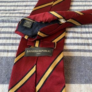 Banana Republic Accessories - Banana Republic Gryffindor looking tie Banana Republic Accessories - Banana Republic Gryffindor looking tie